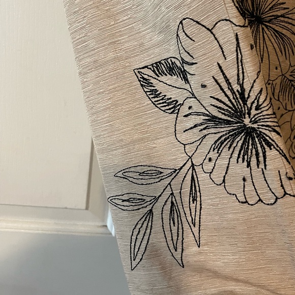 Silk light tan pants with beaded flowers - Picture 6 of 9